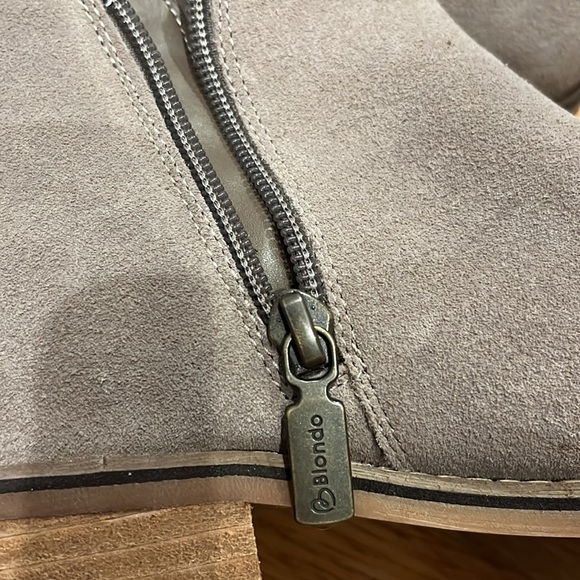 Very gently used BLONDO waterproof boots - Picture 3 of 11